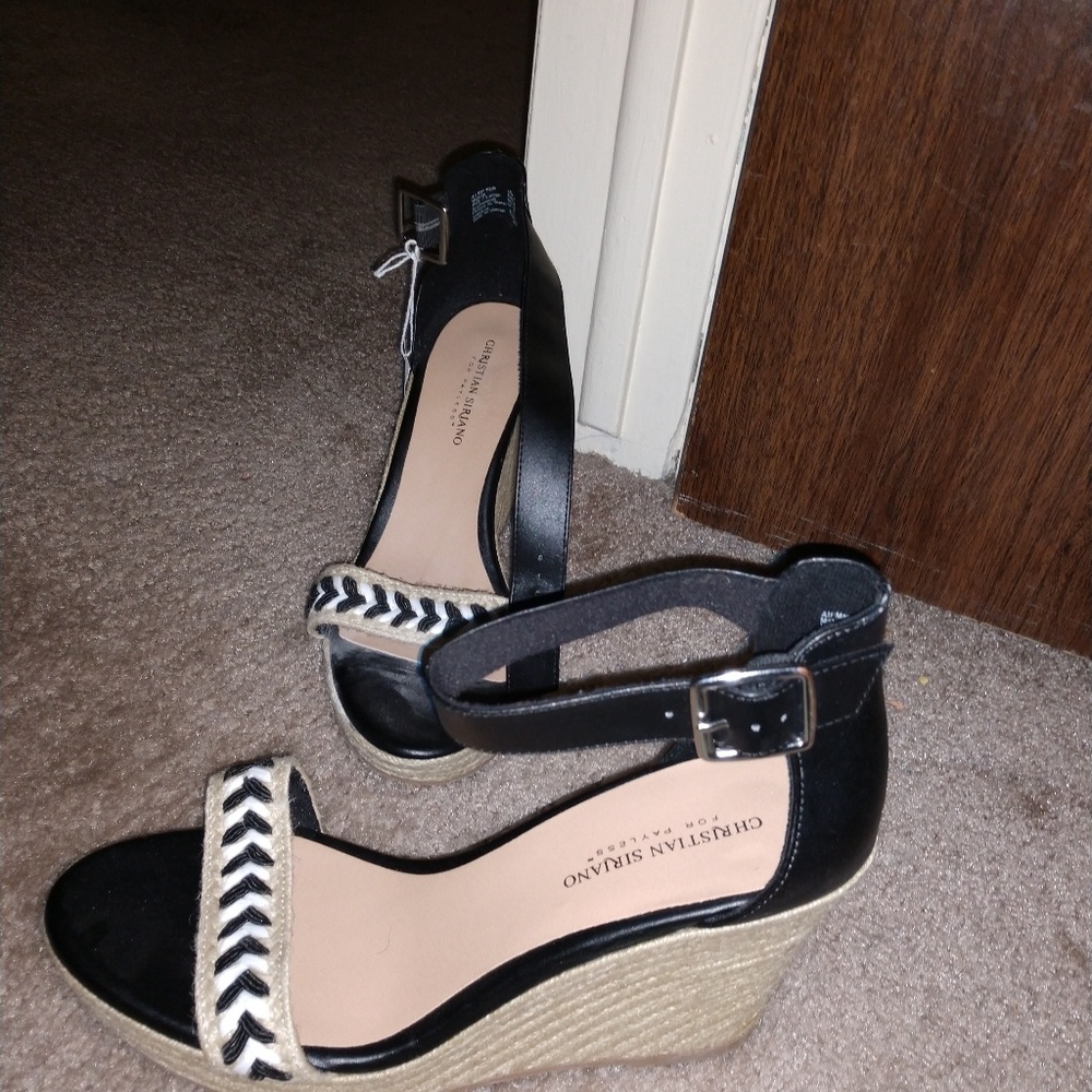 Black and tan wedge hills